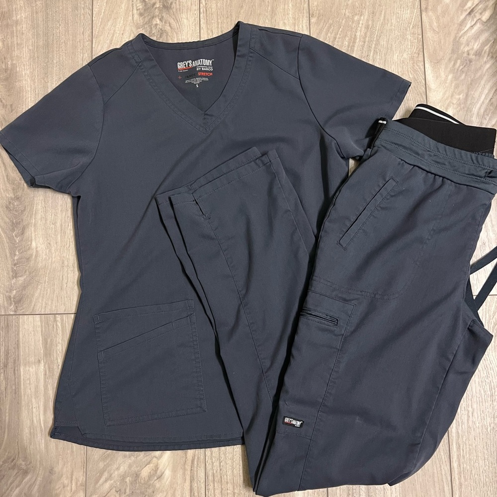 Womens dark grey Greys Anatomy scrub set small tall